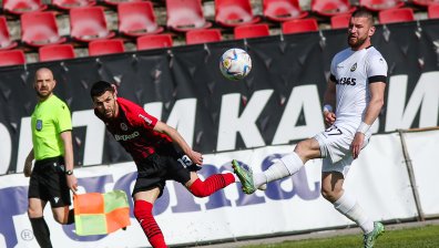 С човек повече "Славия" остана с точка срещу "Локо" (София)