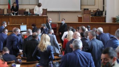 След края на 45-ото НС - пада мораториумът за концесии, сделки и назначения