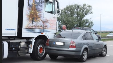 ТИР и лек автомобил се удариха на "Ботевградско шосе" в София