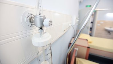 Търсят доброволци за болницата в Силистра, инфекциозното в Перник - пълно