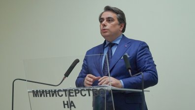 Асен Василев представи Бюджет 2024 - по-високи пенсии и заплати, повече пари и за МВР
