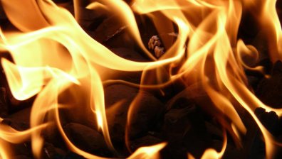 Пожар в Гърция унищожи хуманитарна помощ за Украйна