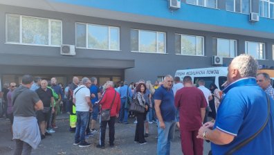 Работещите в спешните центрове с допълнителни възнаграждения от 1 октомври