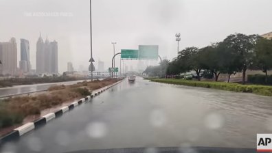 Воден Ад: Проливни дъждове парализираха Дубай, коли са залети (+ВИДЕО)