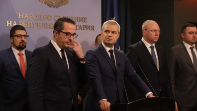 "Възраждане" настоя за изслушване на министъра на образованието заради "Школо"