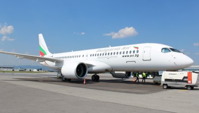 "България Еър" посрещна първия си самолет Airbus A220-300 с воден салют на Летище София