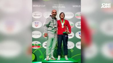 Юлияна Янева грабна златен медал от Световната купа по борба