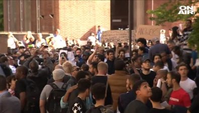 Протестиращи нахлуха в кметството в лондонския квартал "Кенсингтън"