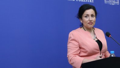 Министърът на земеделието Десислава Танева е под домашна карантина
