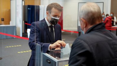 Срив на изборите във Франция - партията на Макрон с риск да не достигне 10%