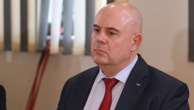 Радев решава за Гешев в "обозрим срок". Борисов: Не избираме булка, а главен прокурор