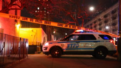 Над 20 пострадаха след сблъсък между две коли в Ню Йорк, едната връхлетя в ресторант