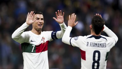 Роналдо блесна с нови два гола при разгром на Португалия над Босна