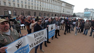Граждани протестираха пред Министерския съвет заради "Апартаментгейт"