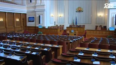 Депутатите отмениха едномесечната си предизборна ваканция