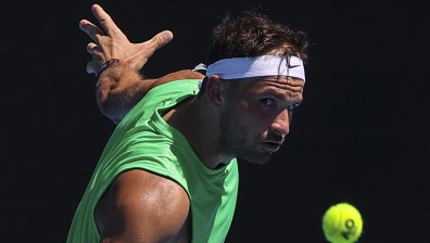 Гришо загря за Джокович, попилявайки друг сърбин с 3:0 сета