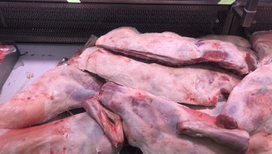 Откриха 53 заклани агнета без документи за произход в частен дом, унищожават ги