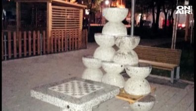 Нова мода: Младежи рушат детски площадки в Бургас