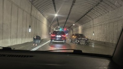 Кола е премазана на АМ "Струма" в посока Перник