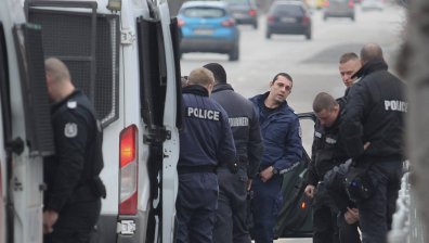 Ученички - побойнички вилнеят в Пловдив, момиче на улицата е поредната им жертва