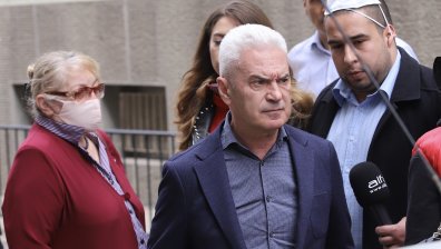 Волен Сидеров се яви в сградата на СДВР