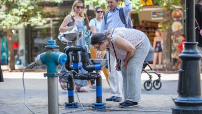 Как "водните човеци" спасяват столичани от жегите?