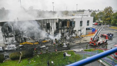 Самолет се разби в сграда в Милано, семейство с дете и техни приятели загинаха 
