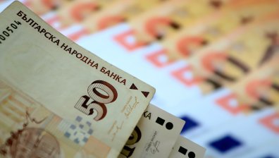 Доходите изпреварват инфлацията, 5,5% ще ни спънат за Еврозоната