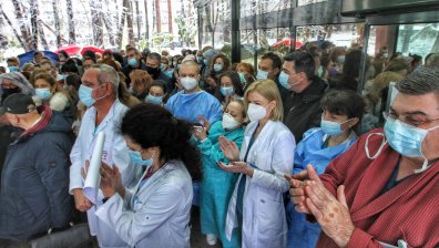 Медици от болница "Лозенец" на нож срещу решението на Кацаров за детската болница