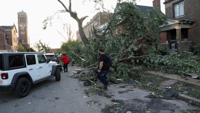 Жертви и ранени: Разрушително торнадо удари САЩ