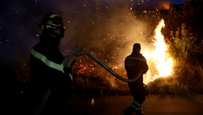 Огромен пожар наложи евакуацията на десетки хиляди в Хърватия