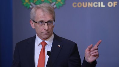 Денков vs Йотова: Премиерът определи критиката на вицепрезидента като "неадекватна"