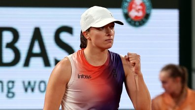 Швьонтек мина през Ада, но оцеля в трилър срещу Осака