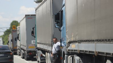 Заради горещините спират от движение камионите над 12 т