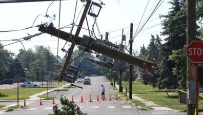 65 000 жители на Вашингтон oстанаха без ток заради буря