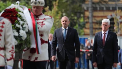 Президентът Радев пред Паметника на незнайния воин