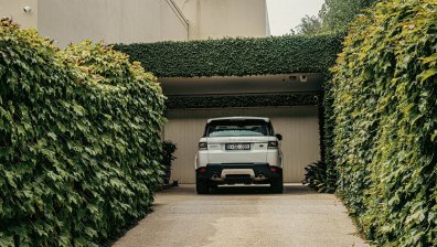 В Лондон гараж до българското посолство се оказва по-скъп от къща