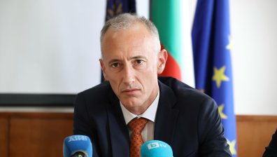 Учителите и учениците нямат време, препускат през материала