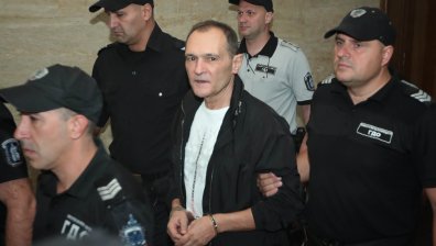 Васил Божков: Честит празник! У дома съм