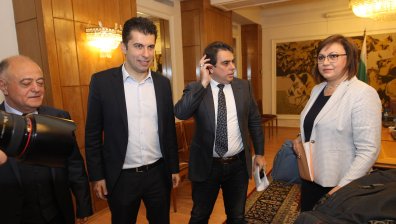 Лидерите на "Продължаваме промяната" показали забележителна гъвкавост в името на управлението