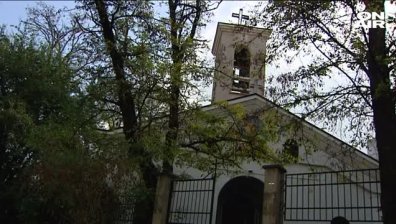 Строеж в двора на църква: Граждани сезираха ДНСК