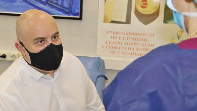 Иван Гешев и други магистрати дариха кръв за болница "Св. Анна"