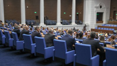 След 3 дни дебати: Депутатите приеха Бюджет 2021