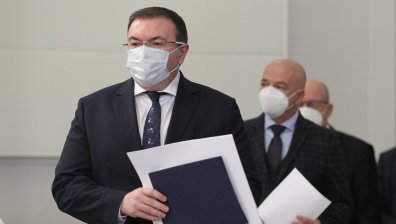 Обявиха разхлабване на мерките, отварят стадионите за публика