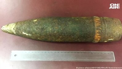 Паника на летището във Виена, американка си взела за спомен... невзривена бомба от ВСВ