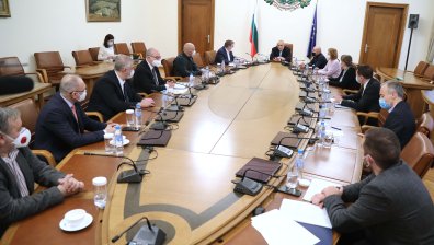 Действащите към момента мерки продължават да са в сила до 21 декември