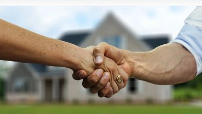 Ще остане ли ръкостискането в миналото след пандемията?