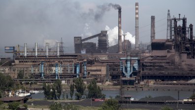 Русия блокира украински части в завода "Азовстал", паднал е град Кремина