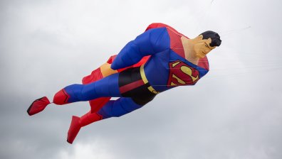 Новият Супермен ще е бисексуален