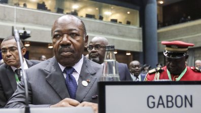 Военните поставиха под домашен арест президента на Габон и сина му, обвиниха ги в държавна измяна